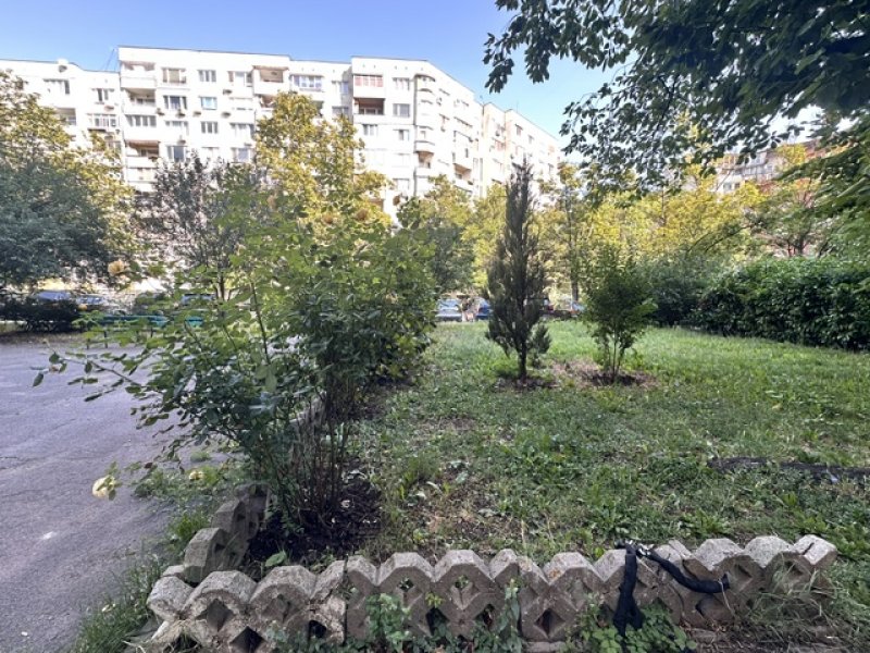 Панелна гарсониера в кв.Разсадника