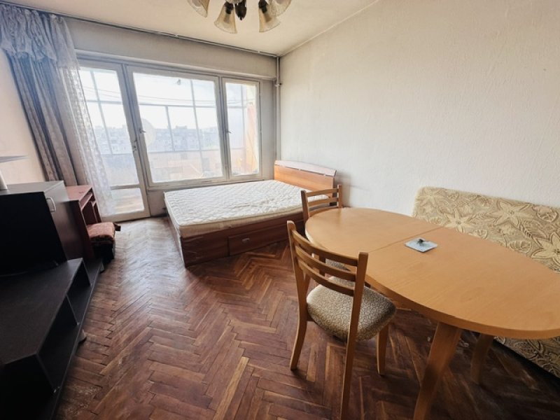 Панелна гарсониера в кв.Разсадника