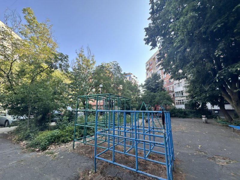 Панелна гарсониера в кв.Разсадника